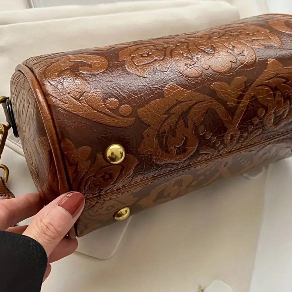 SALE Gorgeous purse - Picture 2 of 7